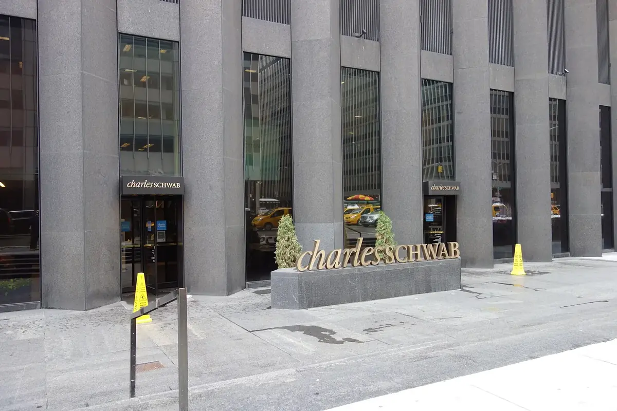 53rd St 6th Av td 19 - CBS Building: a building linked to Charles Schwab Bank, SSB