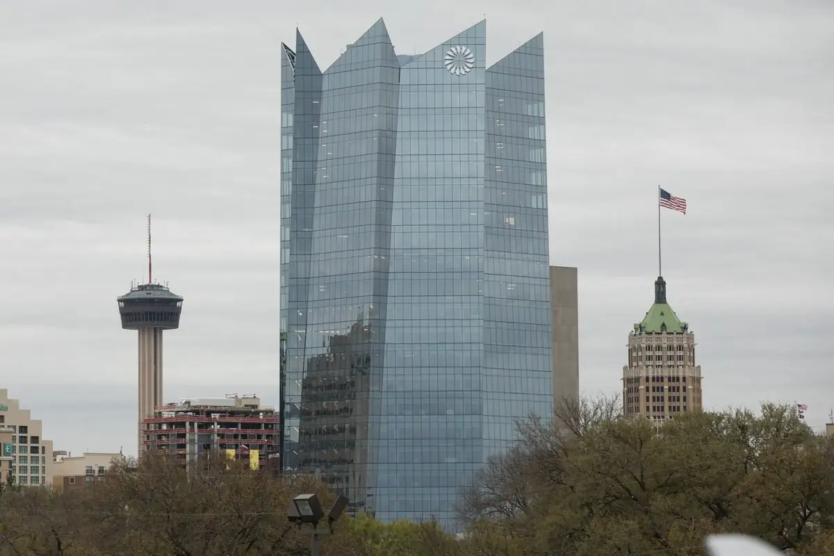 Frost Tower SA: a building linked to Frost  Bank