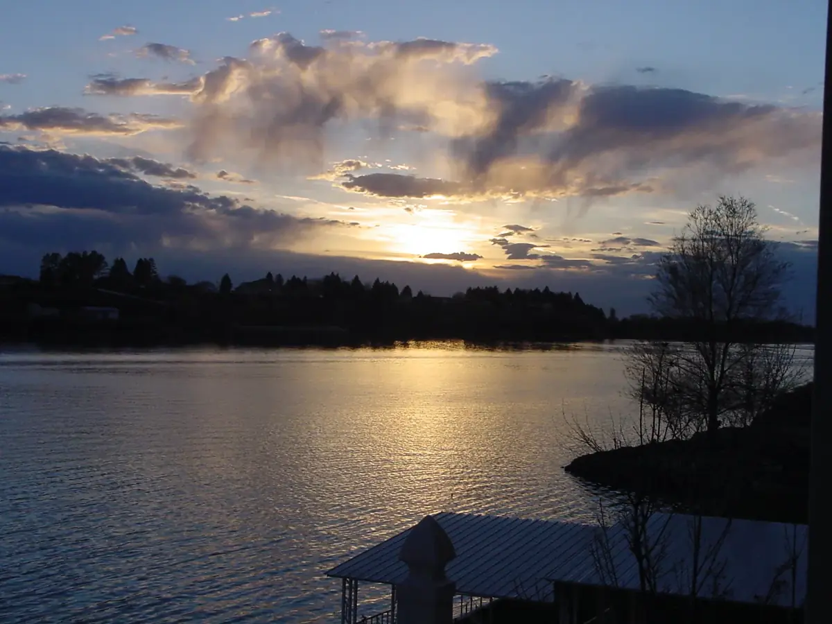 Burley Idaho Snake River Sunset: the head-office city of D. L. Evans Bank