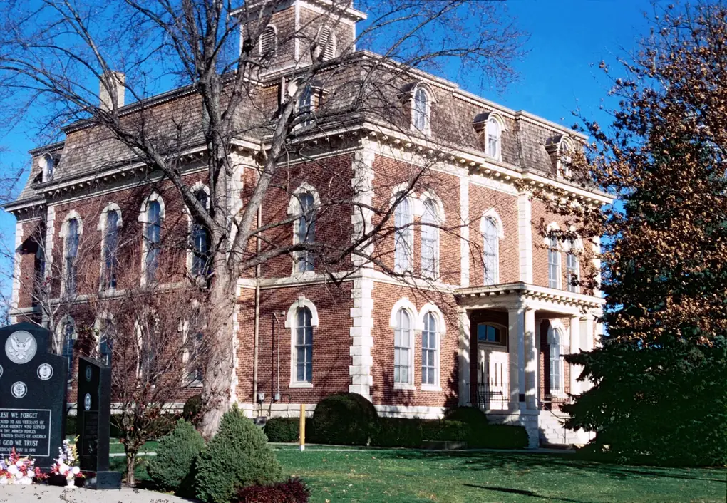 Effingham County Courthouse, Effingham, IL: the head-office city of Midland States Bank
