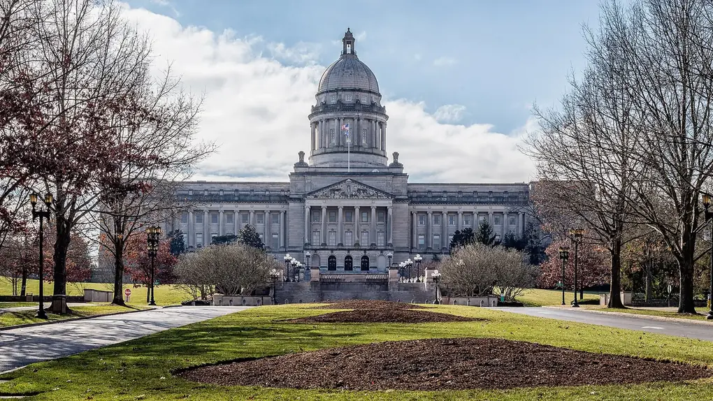 U.S. Route 60 Frankfort, KY: the head-office city of United Bank & Capital Trust Company