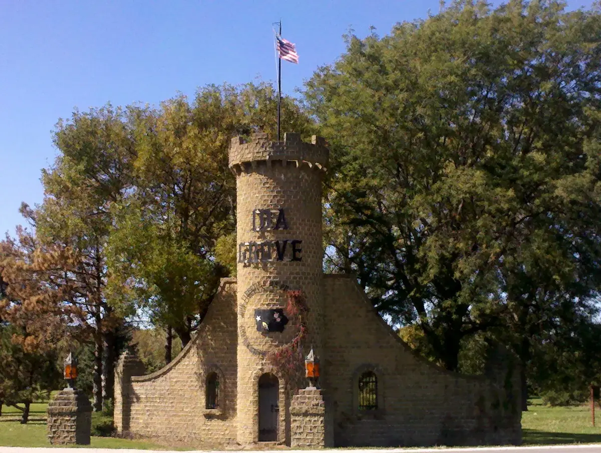 Ida Grove IA: the head-office city of United Bank of Iowa