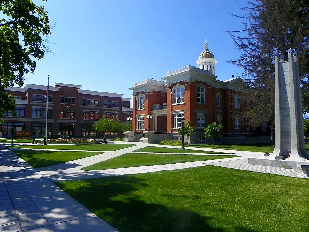 Logan Utah Courthouse: the head-office city of Cache Valley Bank