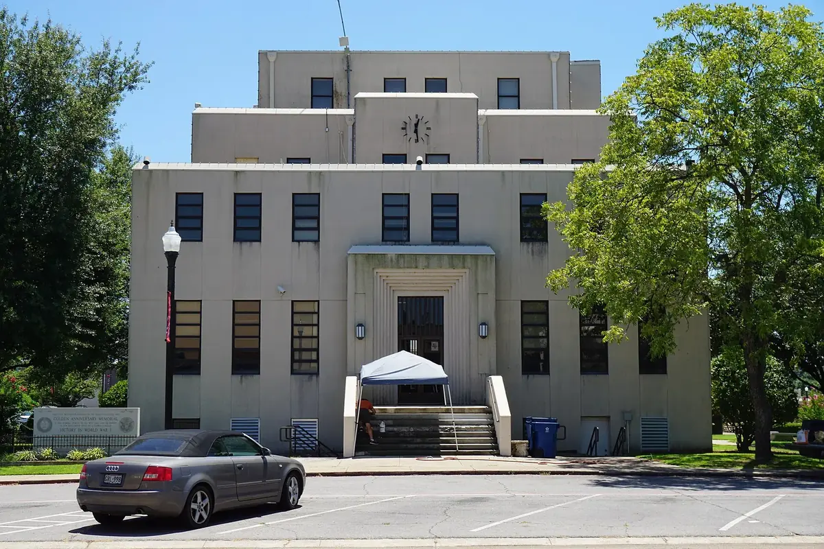 Mount Pleasant August 2015 1 (Titus County Courthouse): the head-office city of Guaranty Bank & Trust