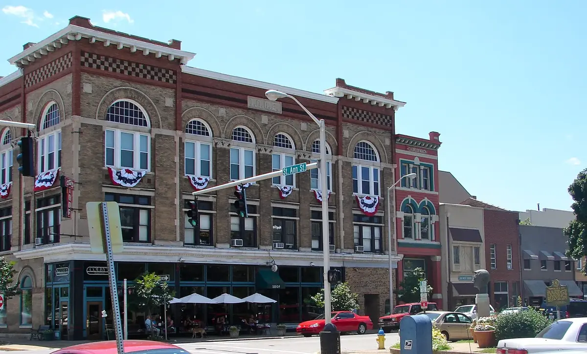 Owensboro2nd St Ann: the head-office city of Independence Bank of Kentucky