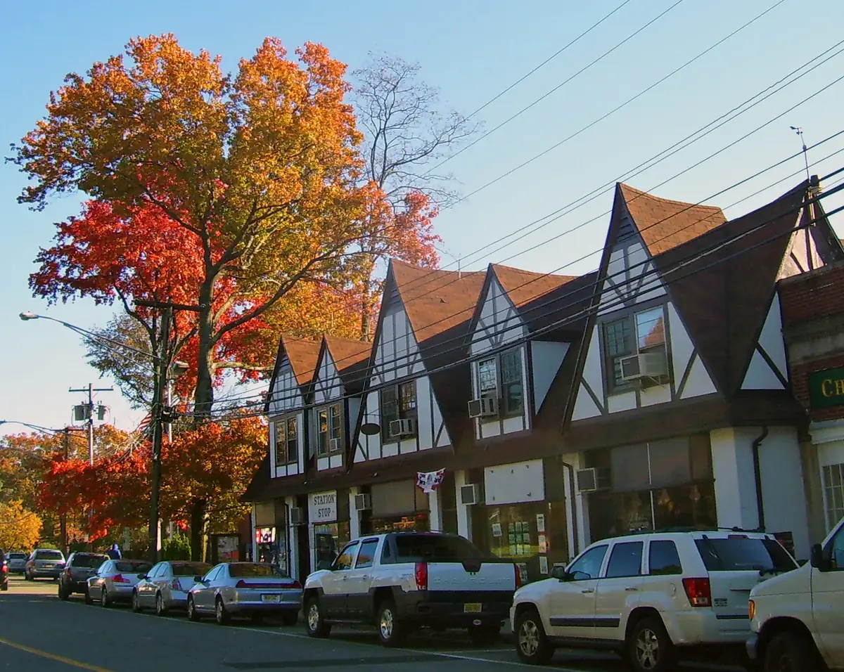 Downtown Short Hills, NJ: the head-office city of Investors Bank
