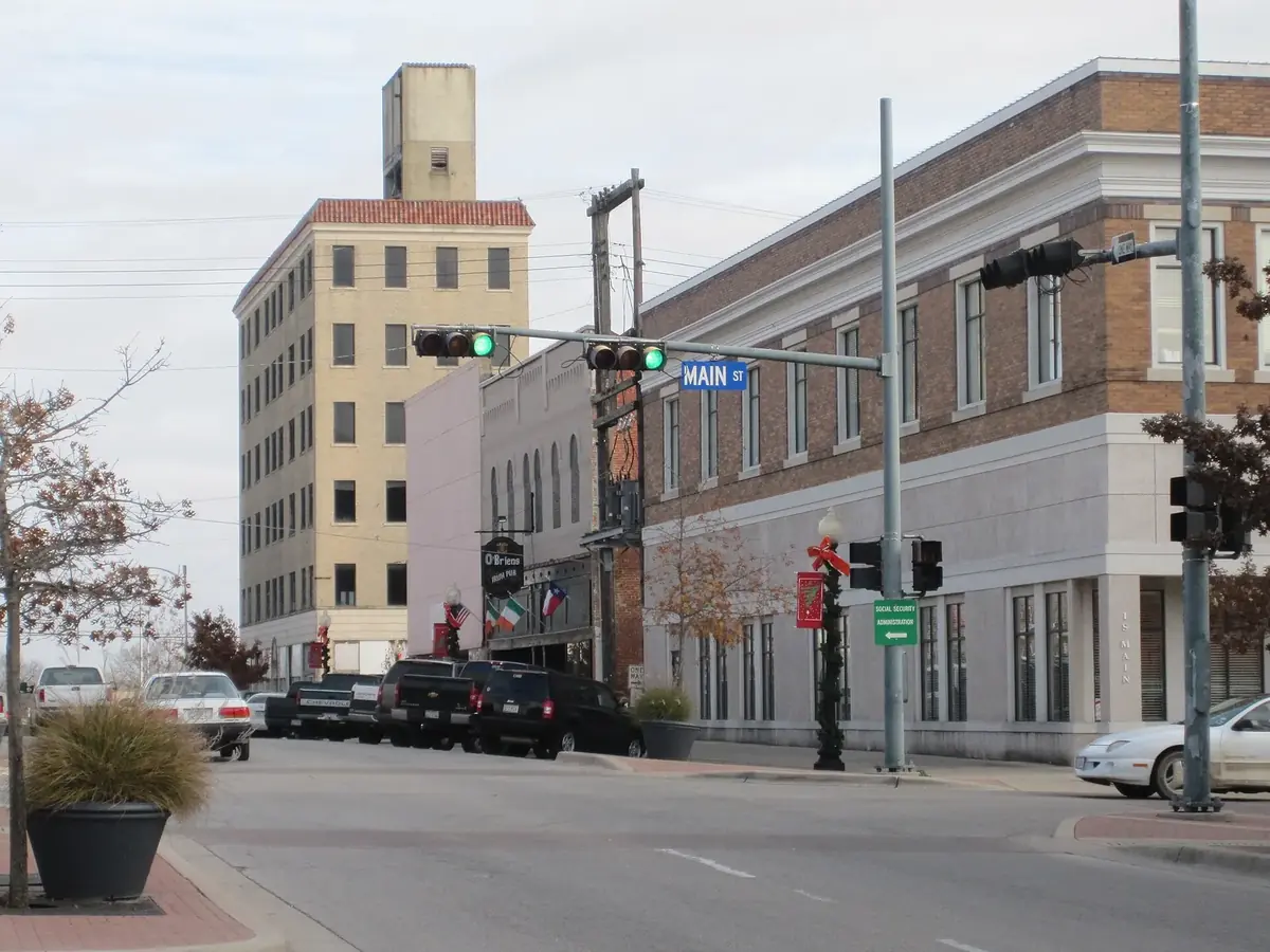 Downtown Temple, TX at Main Street: the head-office city of Extraco Banks